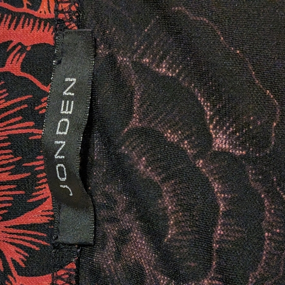 Vintage skirt & blouse set with flattering style and fit - Picture 6 of 6